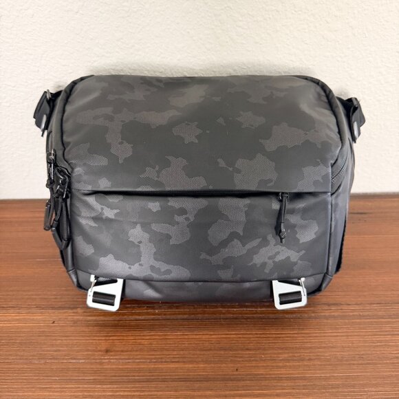 Crossbody Camera Sling Bag | Waterproof | Camo - Picture 6 of 7